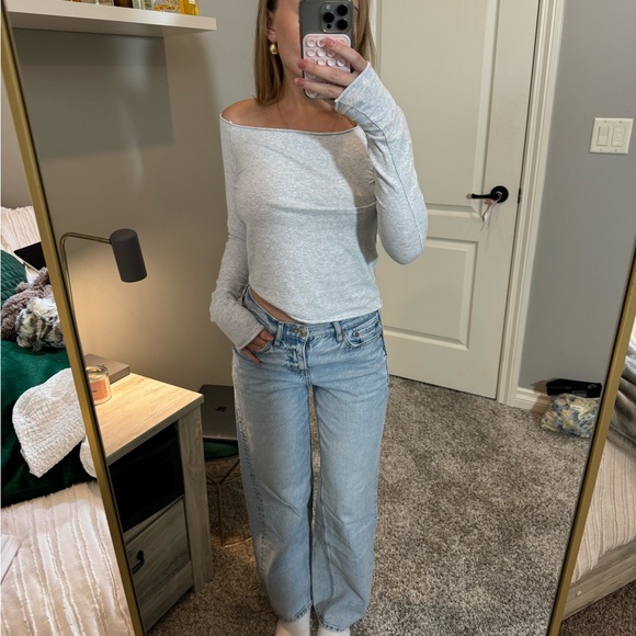 American Eagle Low Rise Women's Jeans || lightweight and light washed - Picture 2 of 5